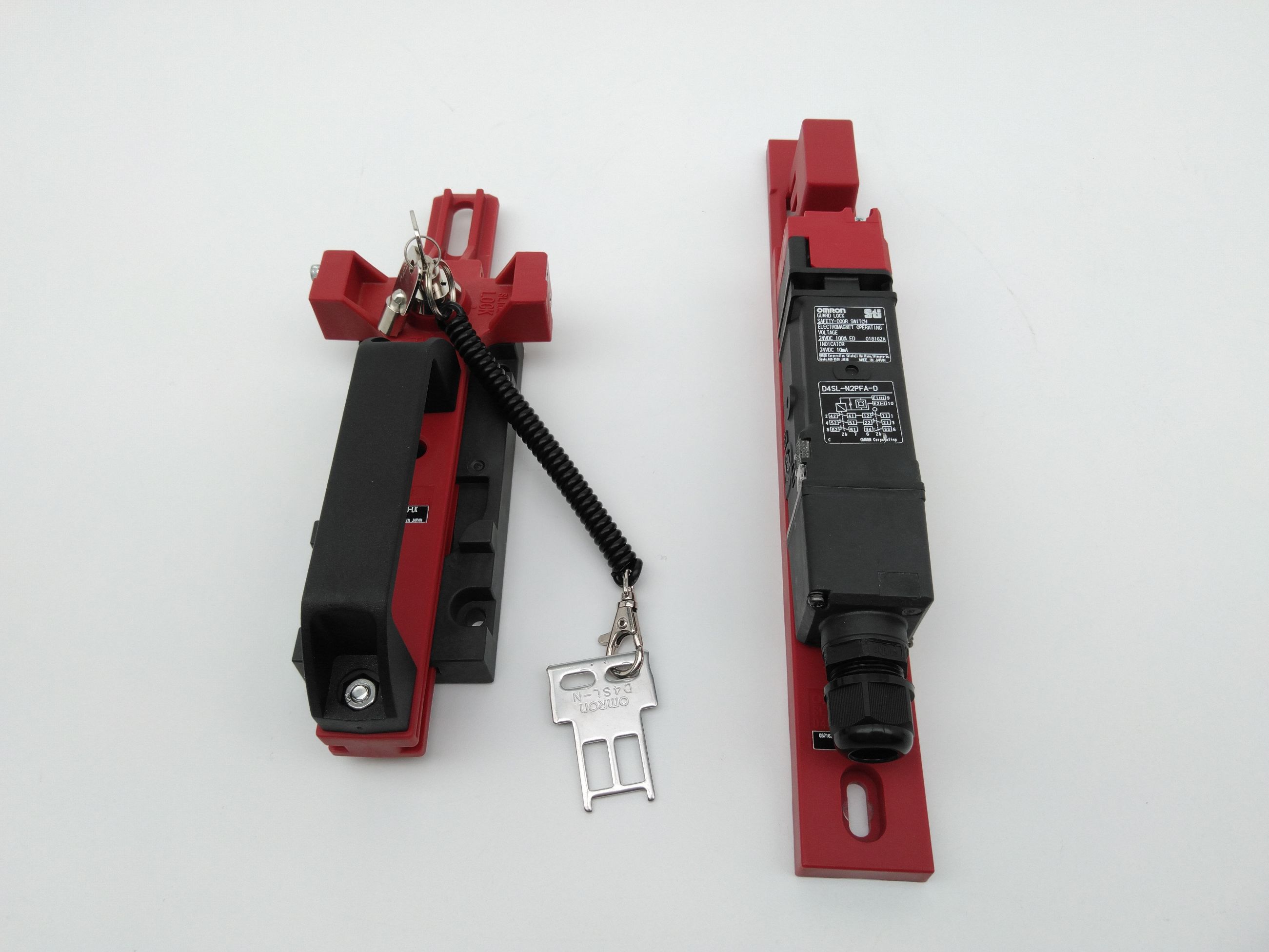 Omron D4SL-N2PFA-D Interlock Switch w/ D4SL-NSK10-LK Slide